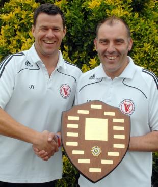 Lee Savage, right, is presented a trophy from Jason Yeoman.

Photos: Andy Slocombe