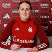 Keely Banfield signing for Aberdeen